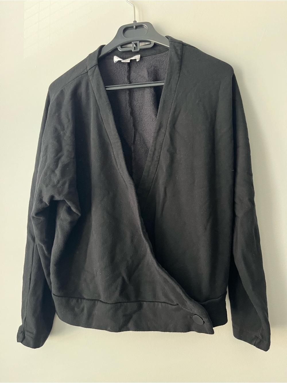 Amour Vert Black Sweatshirt Cardigan